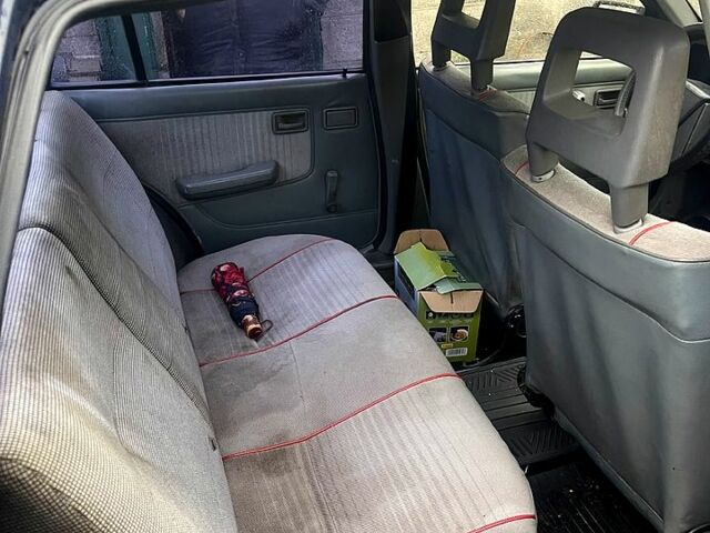 Синий Опель Кадет, объемом двигателя 1.3 л и пробегом 300 тыс. км за 1000 $, фото 9 на Automoto.ua