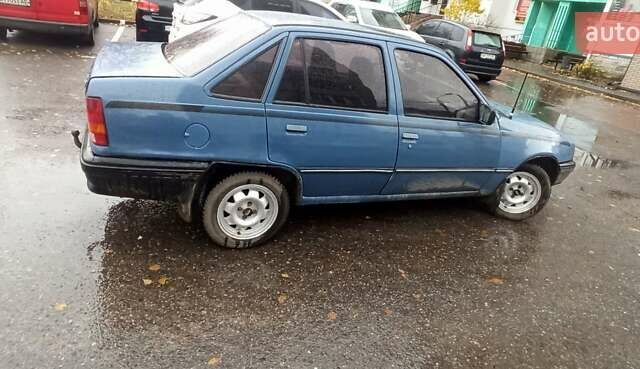 Синий Опель Кадет, объемом двигателя 1.35 л и пробегом 196 тыс. км за 850 $, фото 2 на Automoto.ua