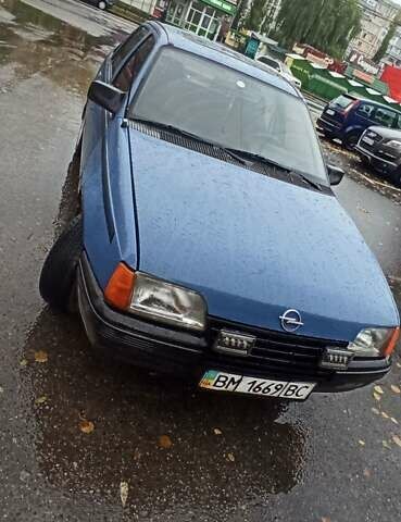 Синий Опель Кадет, объемом двигателя 1.35 л и пробегом 196 тыс. км за 850 $, фото 1 на Automoto.ua