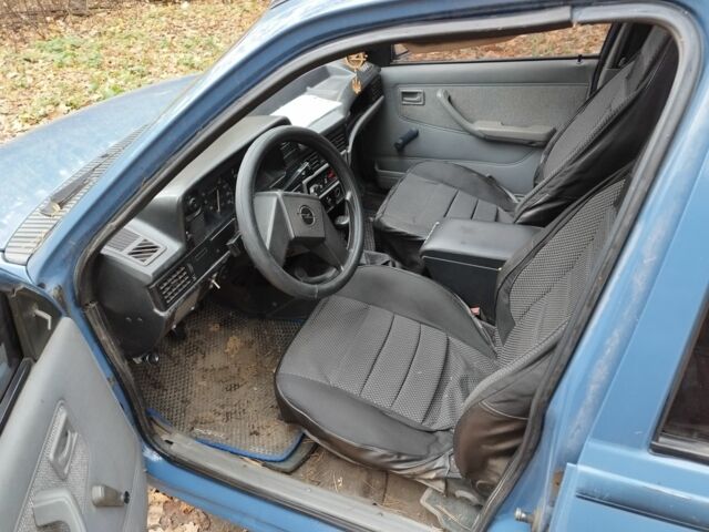 Синий Опель Кадет, объемом двигателя 1.3 л и пробегом 1 тыс. км за 714 $, фото 4 на Automoto.ua