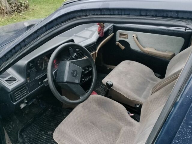 Синій Опель Кадет, об'ємом двигуна 1.3 л та пробігом 300 тис. км за 804 $, фото 5 на Automoto.ua