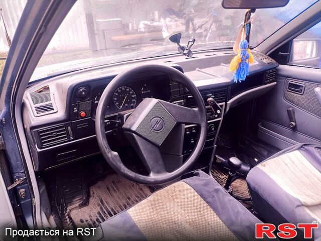 Синий Опель Кадет, объемом двигателя 1.3 л и пробегом 0 тыс. км за 590 $, фото 6 на Automoto.ua