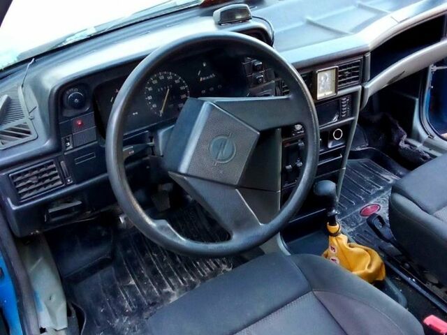 Синий Опель Кадет, объемом двигателя 1.2 л и пробегом 0 тыс. км за 850 $, фото 5 на Automoto.ua