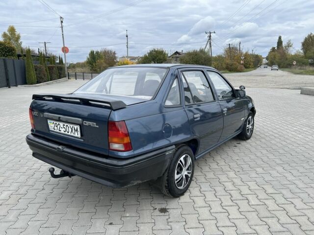 Синий Опель Кадет, объемом двигателя 1.6 л и пробегом 220 тыс. км за 950 $, фото 2 на Automoto.ua