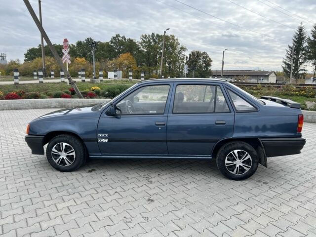 Синий Опель Кадет, объемом двигателя 1.6 л и пробегом 220 тыс. км за 950 $, фото 5 на Automoto.ua