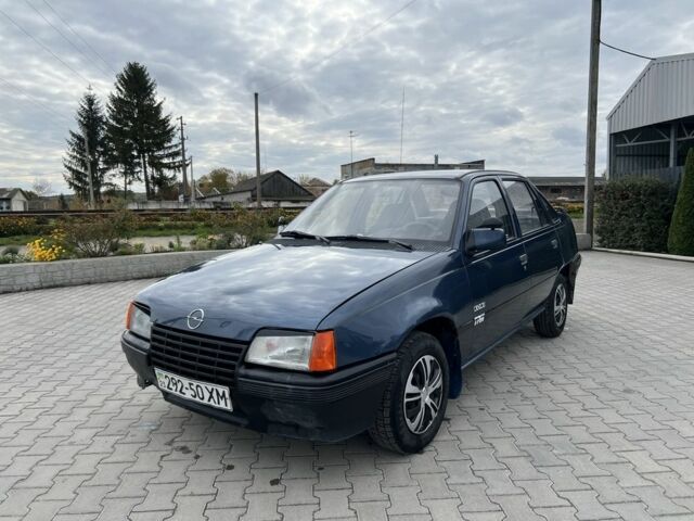 Синий Опель Кадет, объемом двигателя 1.6 л и пробегом 220 тыс. км за 950 $, фото 6 на Automoto.ua