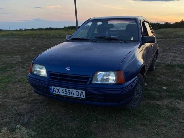Синий Опель Кадет, объемом двигателя 1.6 л и пробегом 200 тыс. км за 900 $, фото 2 на Automoto.ua