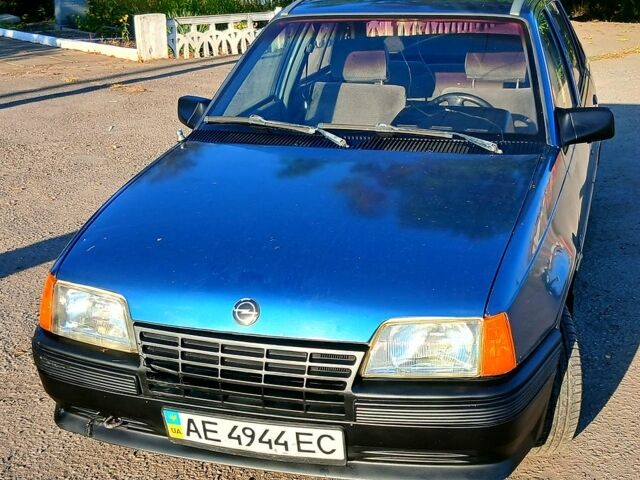 Синий Опель Кадет, объемом двигателя 1.3 л и пробегом 174 тыс. км за 760 $, фото 2 на Automoto.ua