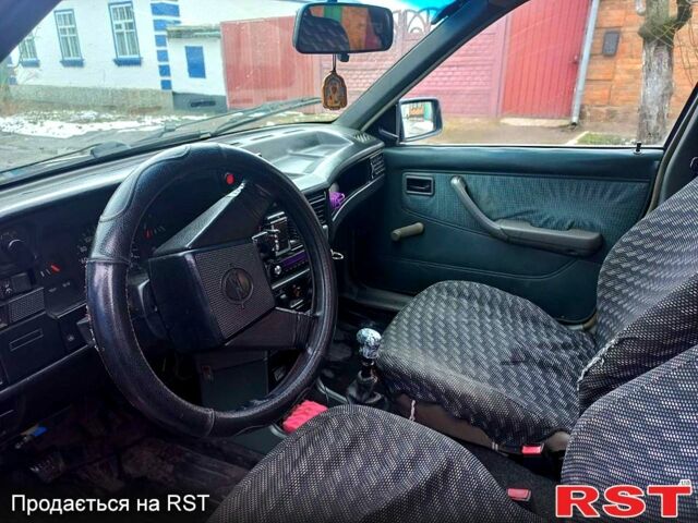 Синий Опель Кадет, объемом двигателя 1.3 л и пробегом 0 тыс. км за 1700 $, фото 2 на Automoto.ua