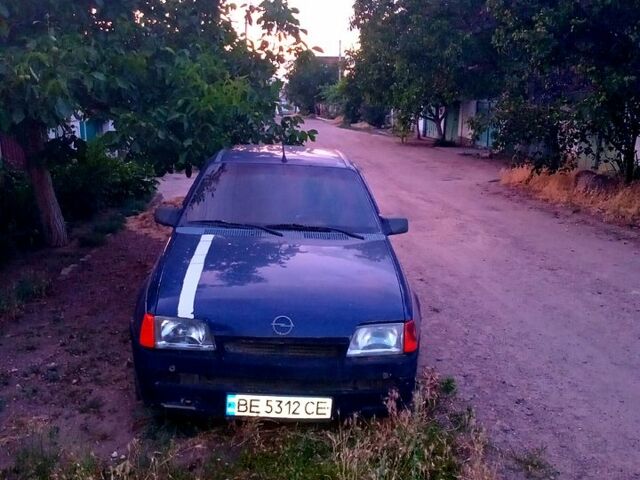 Синий Опель Кадет, объемом двигателя 1.3 л и пробегом 650 тыс. км за 600 $, фото 3 на Automoto.ua