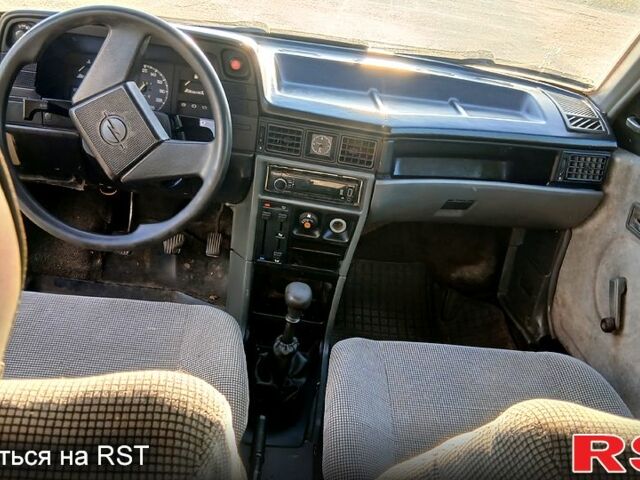 Синий Опель Кадет, объемом двигателя 1.3 л и пробегом 174 тыс. км за 760 $, фото 4 на Automoto.ua