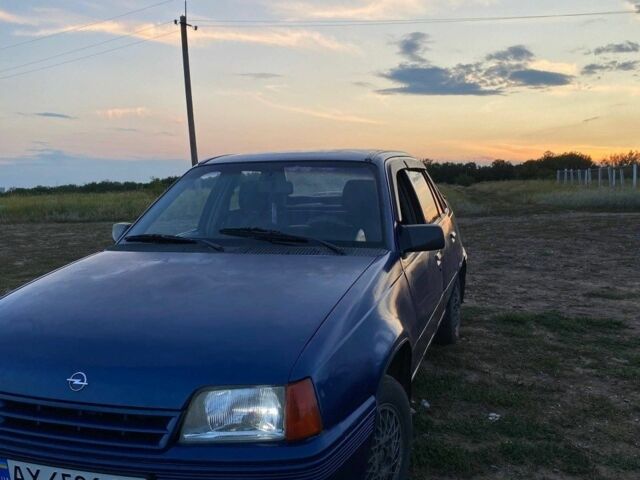 Синий Опель Кадет, объемом двигателя 1.6 л и пробегом 200 тыс. км за 900 $, фото 1 на Automoto.ua
