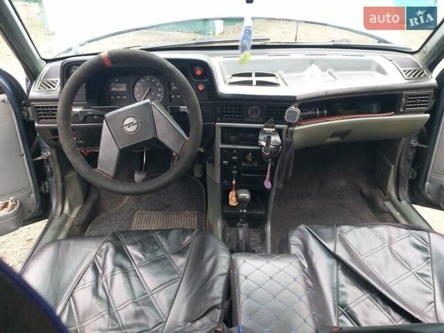 Синий Опель Кадет, объемом двигателя 1.3 л и пробегом 80 тыс. км за 1000 $, фото 4 на Automoto.ua