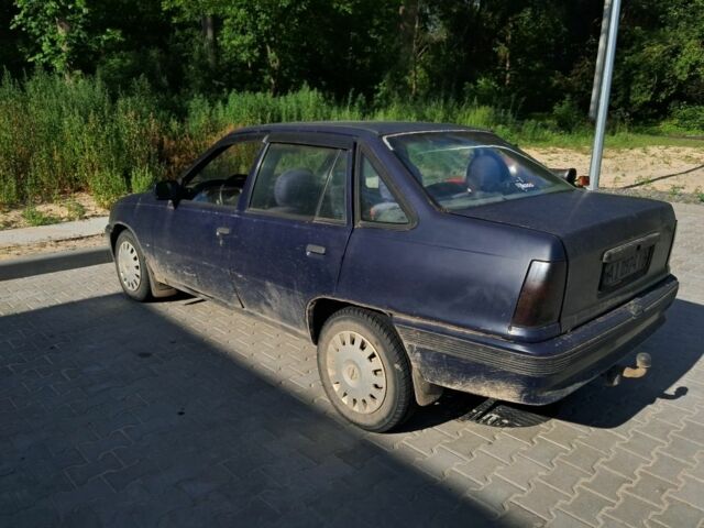 Синий Опель Кадет, объемом двигателя 1.8 л и пробегом 83 тыс. км за 500 $, фото 5 на Automoto.ua