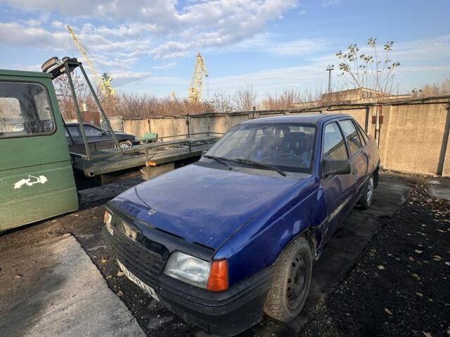 Синий Опель Кадет, объемом двигателя 1.3 л и пробегом 435 тыс. км за 350 $, фото 1 на Automoto.ua