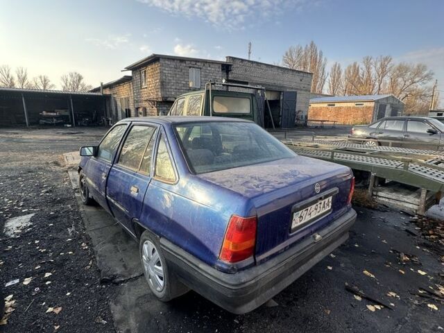 Синий Опель Кадет, объемом двигателя 1.3 л и пробегом 435 тыс. км за 350 $, фото 3 на Automoto.ua