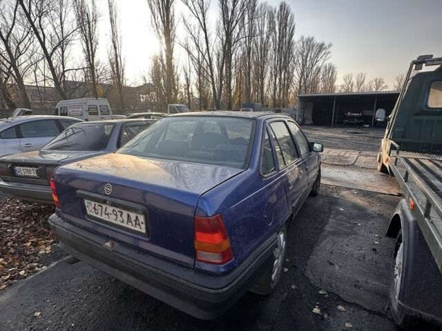 Синий Опель Кадет, объемом двигателя 1.3 л и пробегом 435 тыс. км за 350 $, фото 2 на Automoto.ua