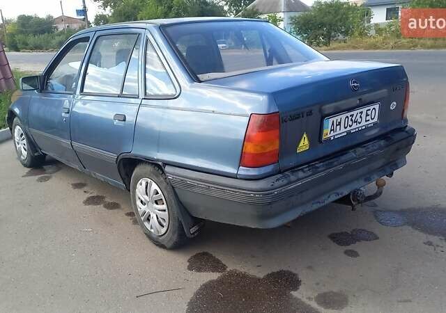 Синий Опель Кадет, объемом двигателя 1.3 л и пробегом 150 тыс. км за 1350 $, фото 3 на Automoto.ua