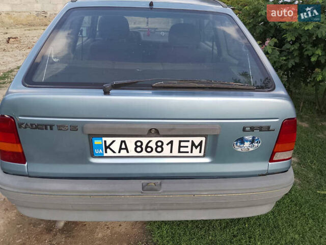 Синий Опель Кадет, объемом двигателя 1.3 л и пробегом 184 тыс. км за 1050 $, фото 1 на Automoto.ua
