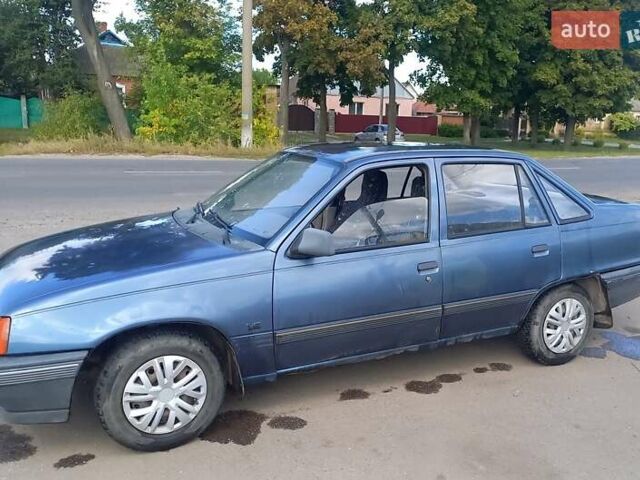 Синий Опель Кадет, объемом двигателя 1.3 л и пробегом 150 тыс. км за 1350 $, фото 5 на Automoto.ua