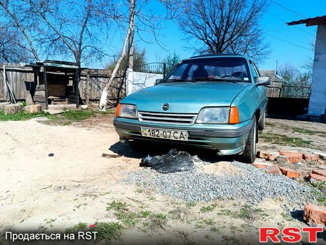 Синий Опель Кадет, объемом двигателя 16 л и пробегом 150 тыс. км за 650 $, фото 1 на Automoto.ua