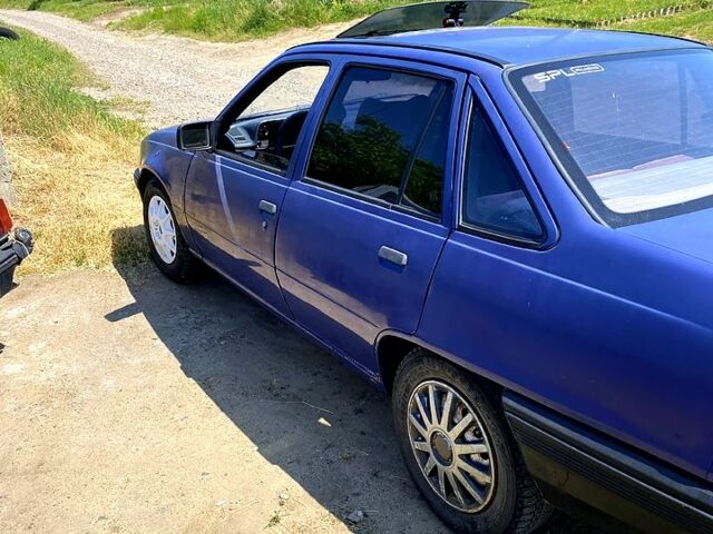 Синий Опель Кадет, объемом двигателя 1.4 л и пробегом 0 тыс. км за 1000 $, фото 1 на Automoto.ua