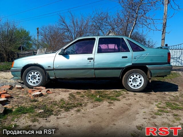 Синий Опель Кадет, объемом двигателя 16 л и пробегом 150 тыс. км за 650 $, фото 4 на Automoto.ua