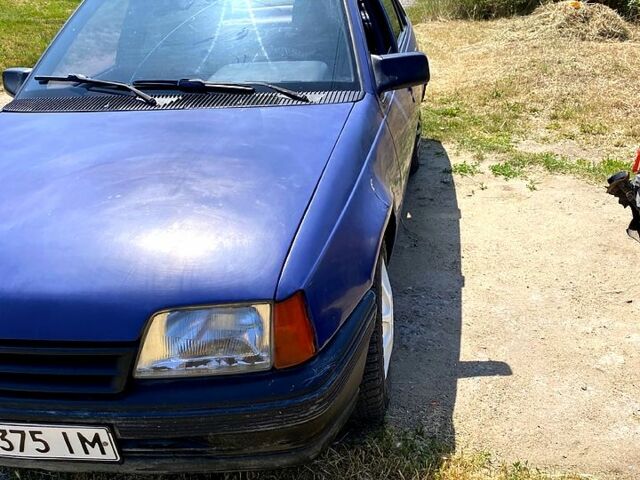 Синий Опель Кадет, объемом двигателя 1.4 л и пробегом 0 тыс. км за 1000 $, фото 3 на Automoto.ua