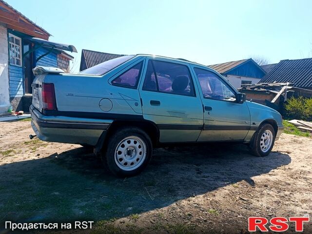 Синий Опель Кадет, объемом двигателя 16 л и пробегом 150 тыс. км за 650 $, фото 2 на Automoto.ua