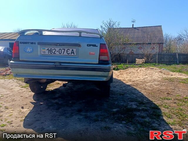 Синий Опель Кадет, объемом двигателя 16 л и пробегом 150 тыс. км за 650 $, фото 3 на Automoto.ua