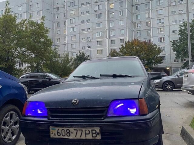 Синий Опель Кадет, объемом двигателя 1.6 л и пробегом 300 тыс. км за 452 $, фото 4 на Automoto.ua