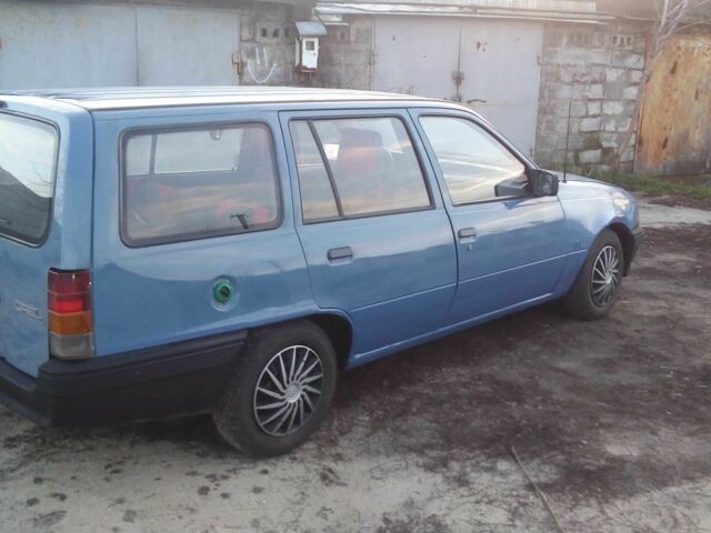 Синій Опель Кадет, об'ємом двигуна 0 л та пробігом 160 тис. км за 750 $, фото 2 на Automoto.ua