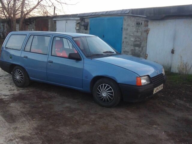 Синій Опель Кадет, об'ємом двигуна 0 л та пробігом 160 тис. км за 750 $, фото 1 на Automoto.ua