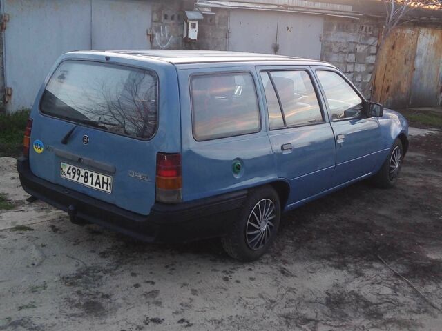 Синій Опель Кадет, об'ємом двигуна 0 л та пробігом 160 тис. км за 750 $, фото 3 на Automoto.ua