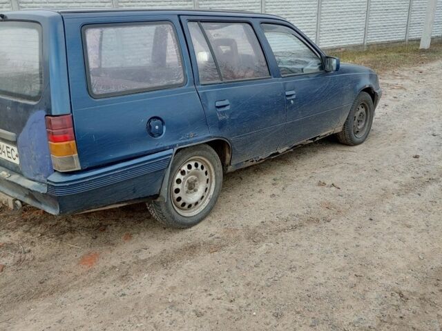 Синій Опель Кадет, об'ємом двигуна 1.3 л та пробігом 900 тис. км за 600 $, фото 4 на Automoto.ua