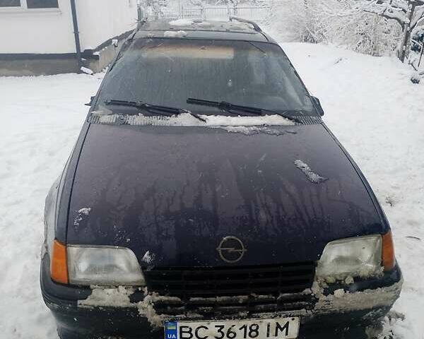 Синий Опель Кадет, объемом двигателя 1.6 л и пробегом 880 тыс. км за 600 $, фото 4 на Automoto.ua