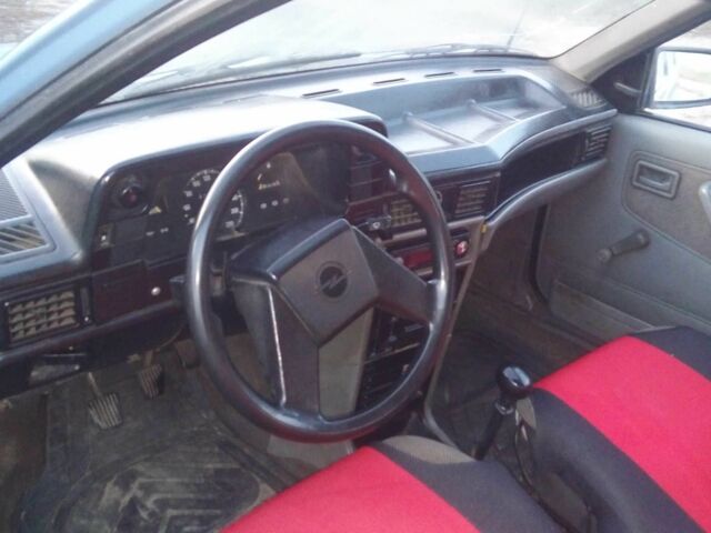 Синій Опель Кадет, об'ємом двигуна 0 л та пробігом 160 тис. км за 750 $, фото 8 на Automoto.ua