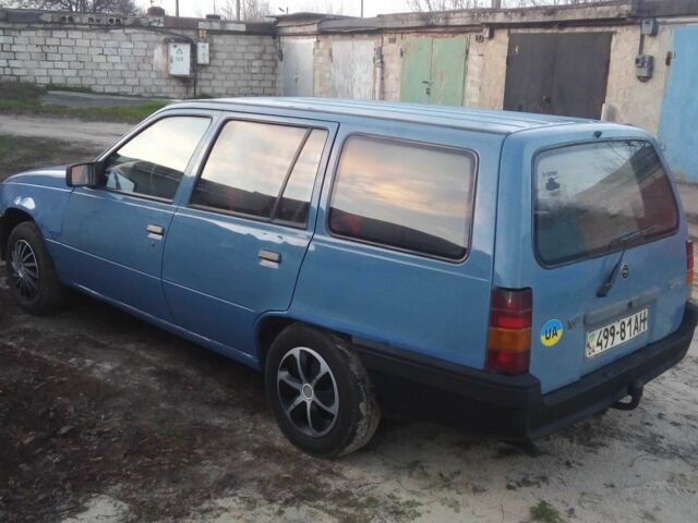 Синій Опель Кадет, об'ємом двигуна 0 л та пробігом 160 тис. км за 750 $, фото 11 на Automoto.ua