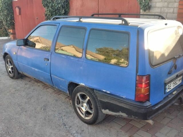 Синий Опель Кадет, объемом двигателя 1.6 л и пробегом 20 тыс. км за 960 $, фото 2 на Automoto.ua