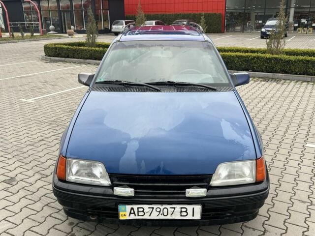 Синий Опель Кадет, объемом двигателя 1.6 л и пробегом 258 тыс. км за 750 $, фото 1 на Automoto.ua