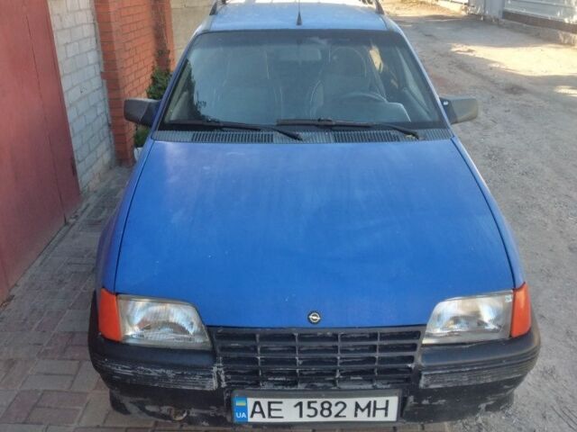 Синий Опель Кадет, объемом двигателя 1.6 л и пробегом 20 тыс. км за 960 $, фото 3 на Automoto.ua