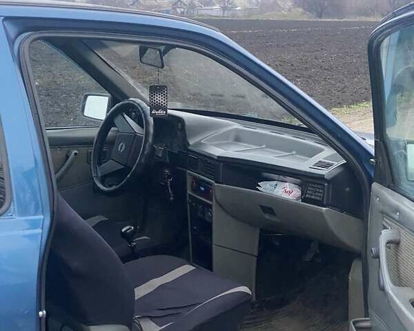 Синий Опель Кадет, объемом двигателя 1.3 л и пробегом 85 тыс. км за 900 $, фото 6 на Automoto.ua