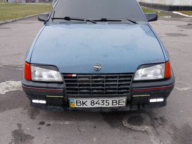Синий Опель Кадет, объемом двигателя 1.3 л и пробегом 98 тыс. км за 800 $, фото 4 на Automoto.ua
