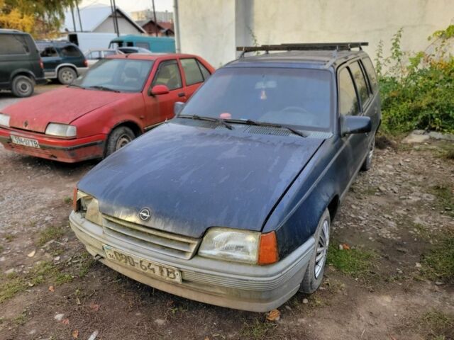 Синий Опель Кадет, объемом двигателя 6 л и пробегом 179 тыс. км за 406 $, фото 3 на Automoto.ua