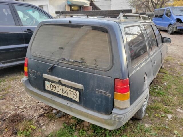 Синий Опель Кадет, объемом двигателя 6 л и пробегом 179 тыс. км за 406 $, фото 4 на Automoto.ua