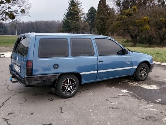 Синий Опель Кадет, объемом двигателя 1.3 л и пробегом 98 тыс. км за 800 $, фото 1 на Automoto.ua