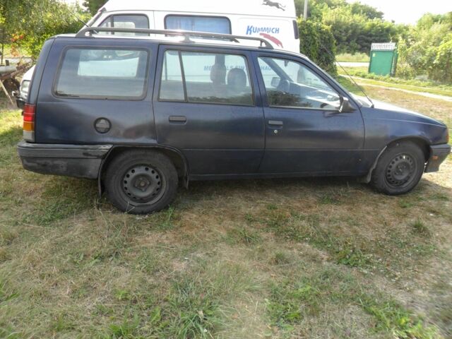 Синій Опель Кадет, об'ємом двигуна 1.6 л та пробігом 100 тис. км за 700 $, фото 1 на Automoto.ua