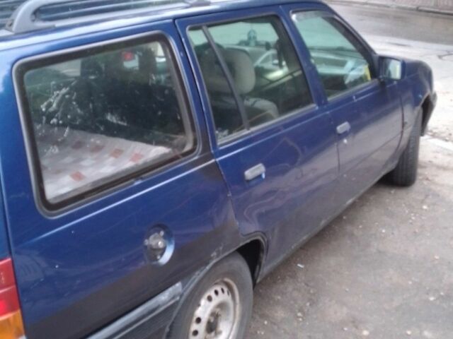 Синий Опель Кадет, объемом двигателя 1.6 л и пробегом 600 тыс. км за 1000 $, фото 2 на Automoto.ua