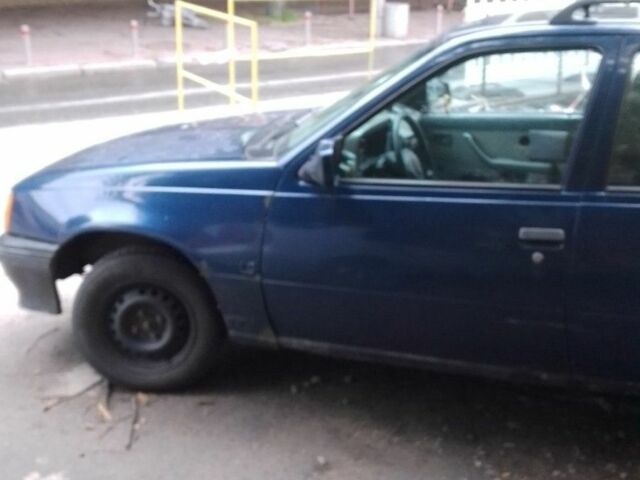 Синий Опель Кадет, объемом двигателя 1.6 л и пробегом 600 тыс. км за 1000 $, фото 5 на Automoto.ua