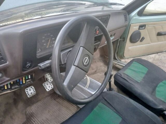 Зеленый Опель Кадет, объемом двигателя 0 л и пробегом 200 тыс. км за 526 $, фото 1 на Automoto.ua